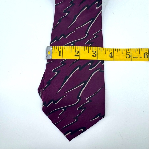 Giorgio Armani Red / Black 100% Silk luxury Tie - Picture 4 of 5